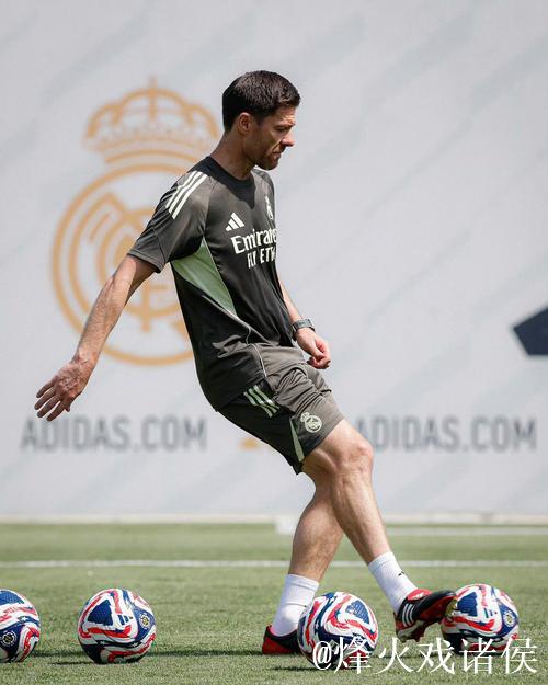 奥林匹亚科斯教练:阿隆索需时成长;皇马实力强劲 奥林匹亚科斯教练:阿隆索需时成长;皇马实力强劲